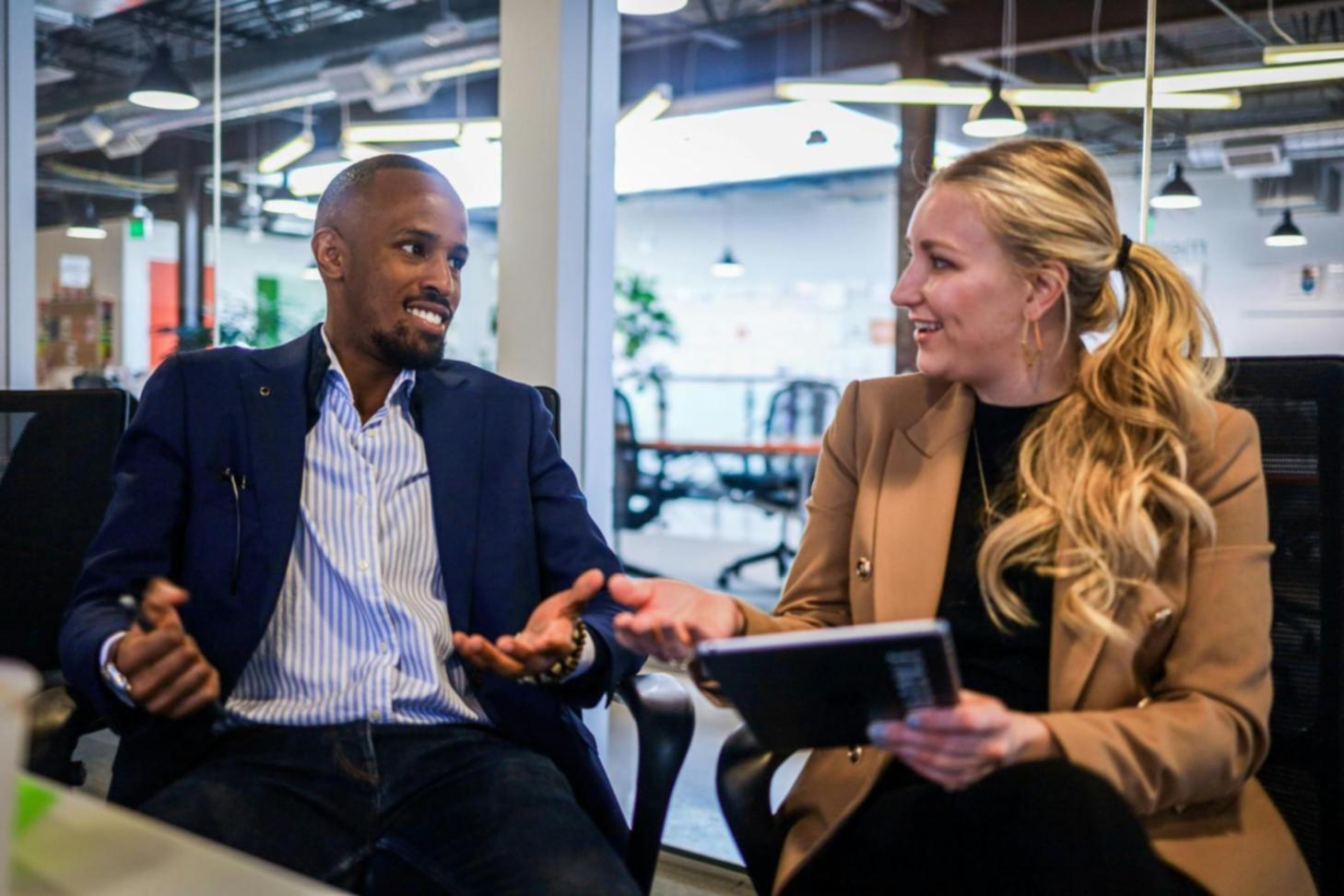 Financial data visualization and analytics dashboard